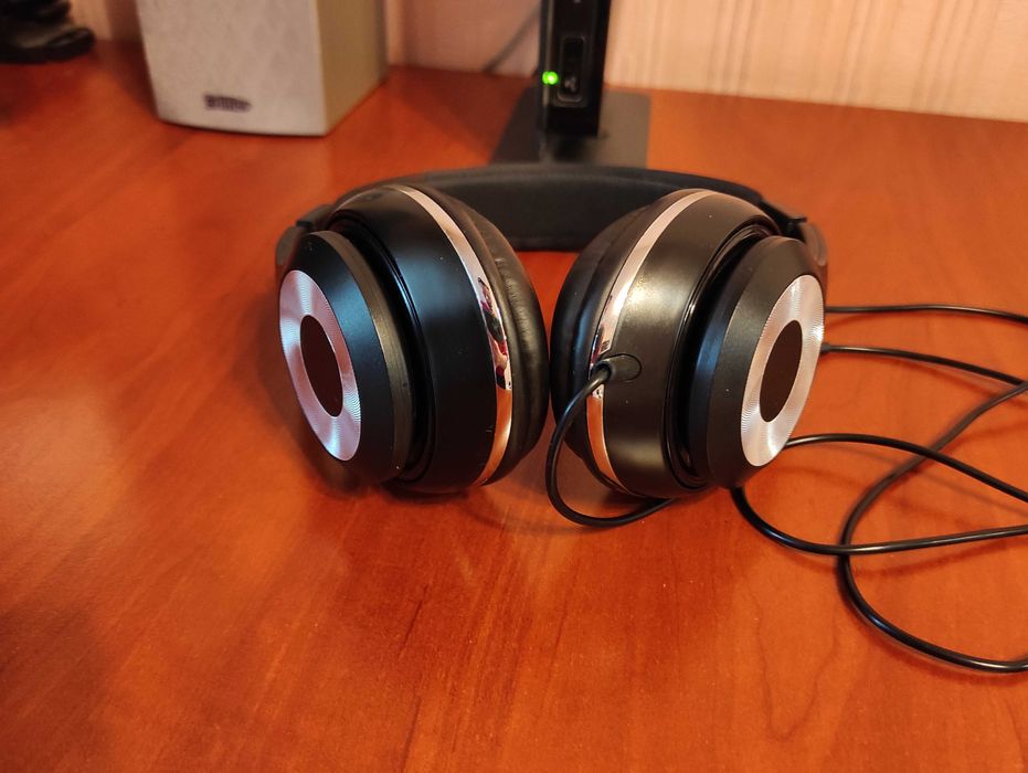 стильные удобные наушники с микрофоном Sven AP-930M