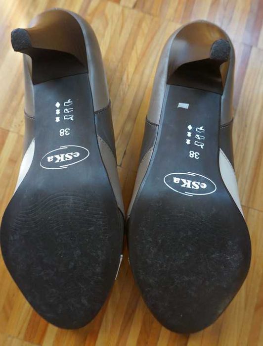 ESKA Czółenka Szpilki 38 25 cm Skóra naturalna Półbuty Taupe