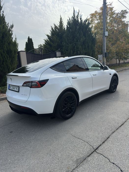 Tesla Model Y Long Range AWD