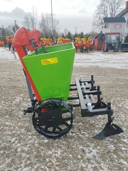 Dwurzędowa sadzarka do rozsady warzyw i ziemniaków