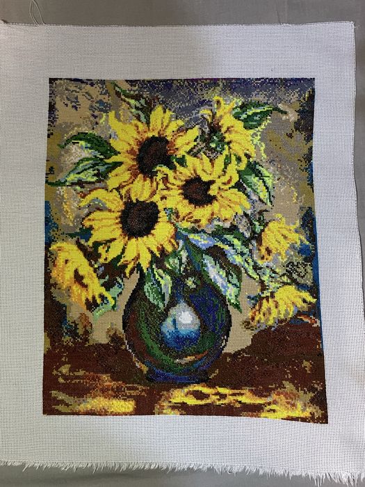 Вишивка хрестиком - ручна робота.