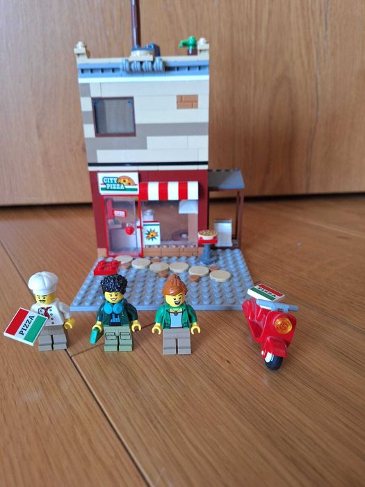 Lego City Pizzeria i mieszkanie.