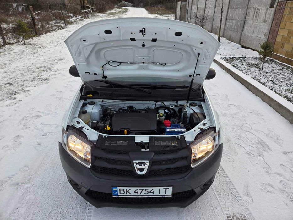 В ідеальному стані Dacia Logan 2015. Не битий, не фарбований