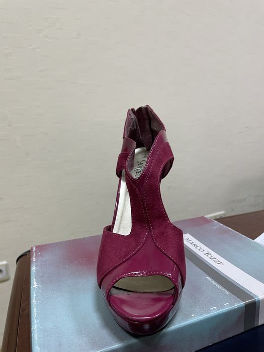 Літні босоножки на підборах