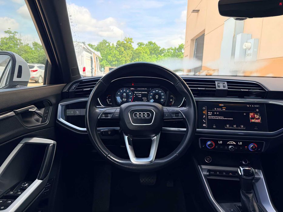 Audi Q3      2022