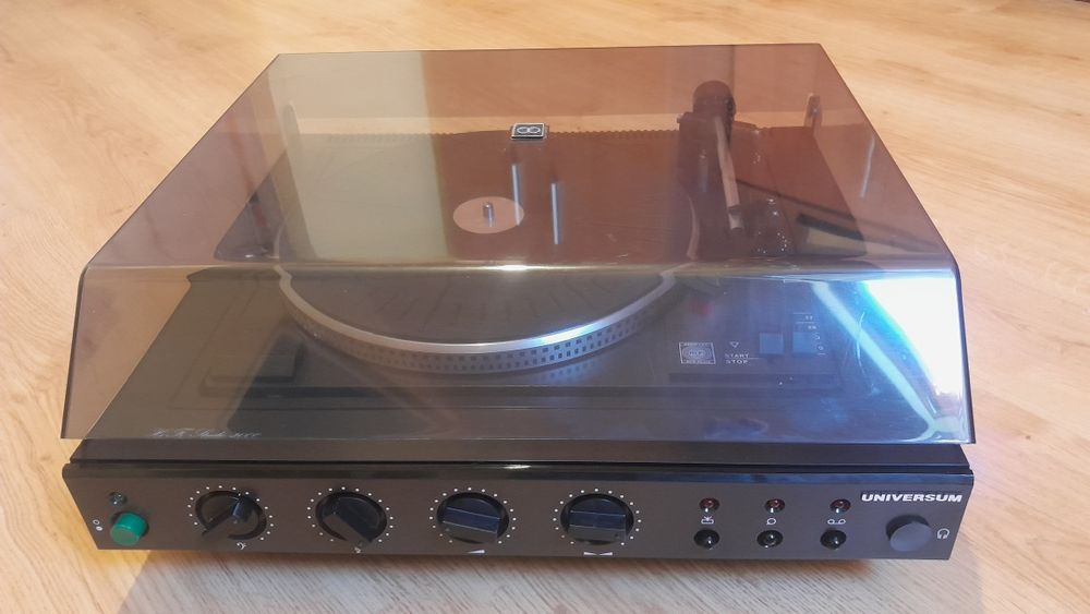 Gramofon Universum ze wzmacniaczem