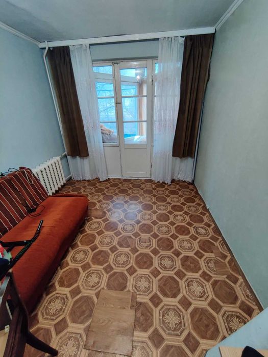 Продається кімната в гуртожитку.