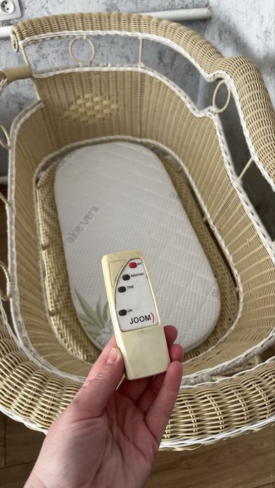 Продам ліжечко люльку в чудовому стані. З маятниковим механізмом.