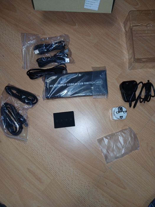 KVM Switch 4×2 4kHdmi+Dp Usb3.0