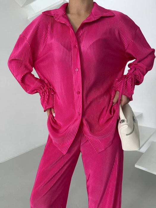 Костюм святковий так і на кожен день малиновий 46-48 розмір