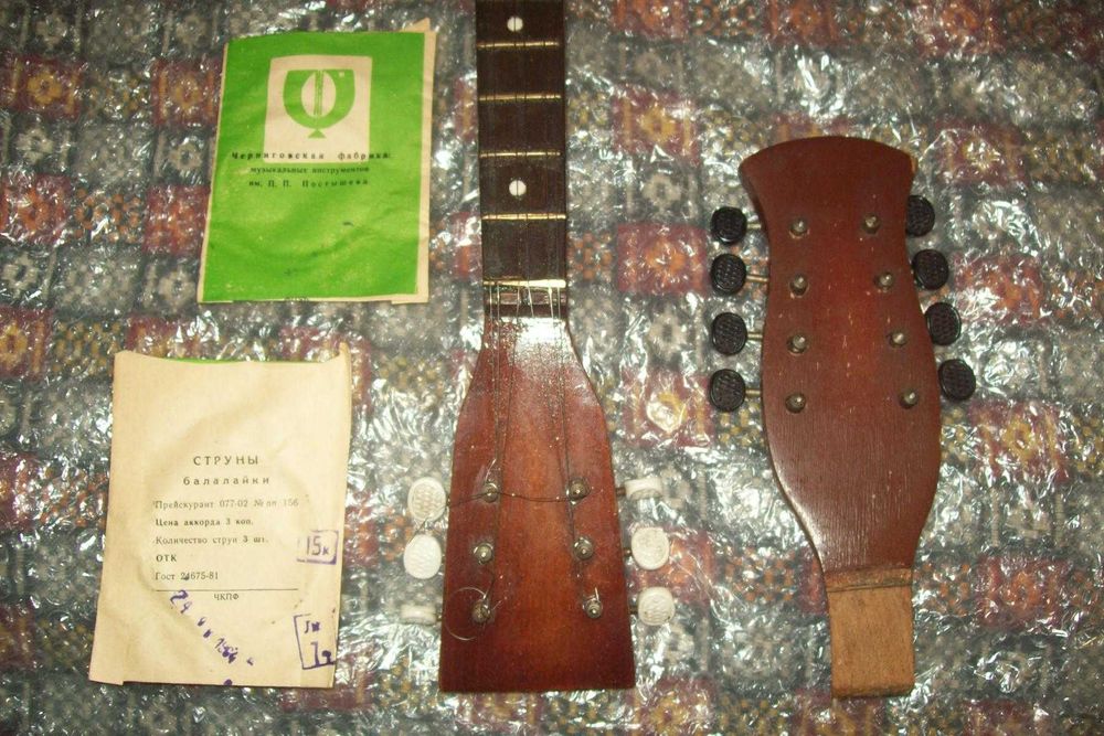 Народнцй инструмент БАЛАЛАЙКА