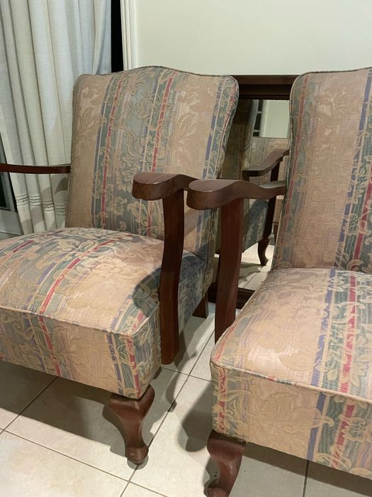 Conjunto de sofá e cadeirões vintage