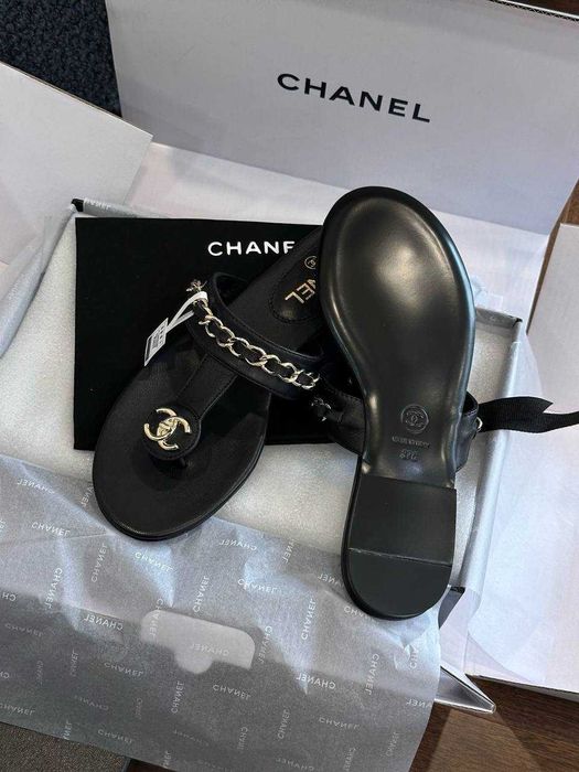 Damskie klapki Chanel