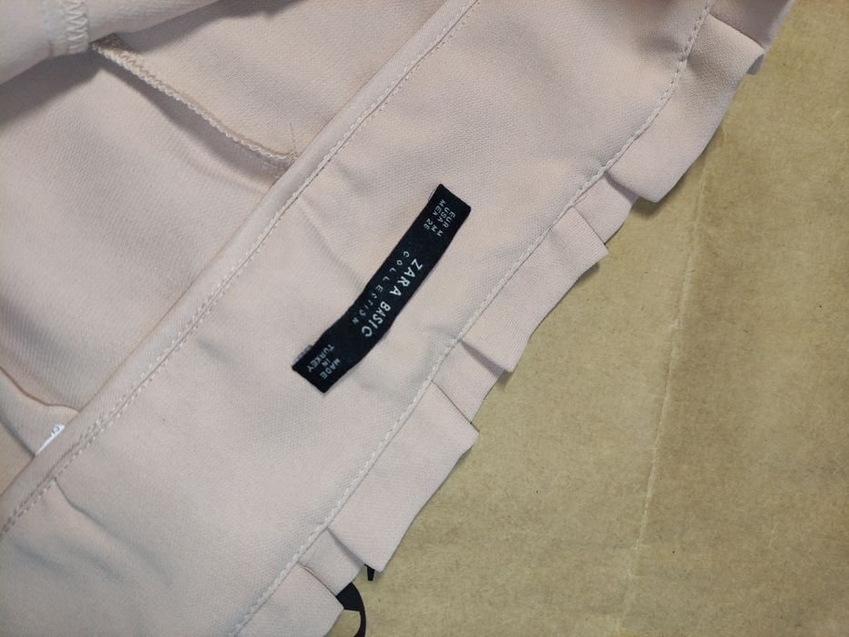 Жіночі бежеві штани вільного крою від Zara