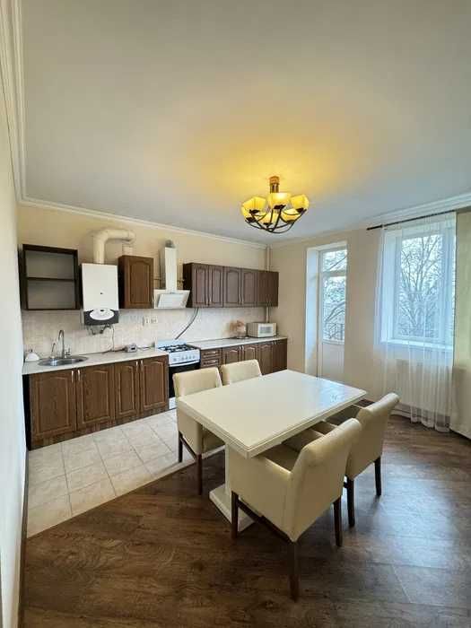 Аквапарк,,Карпатія,,200м, затишні апартаменти  в парковій зоні.центр