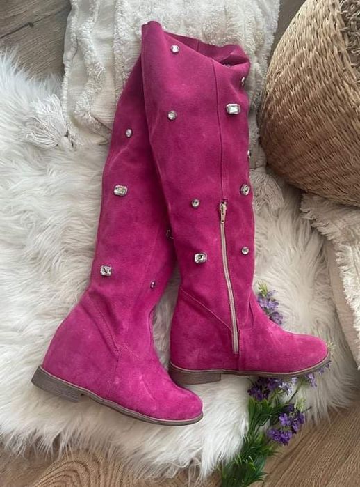 Eleganckie kozaki letnie kamienie skóra zamszowa