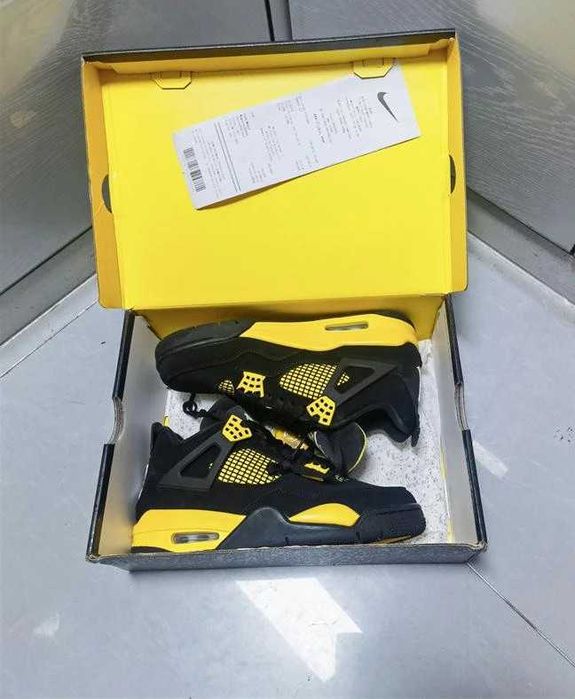 Jordan 4 Retro Thunder R.45