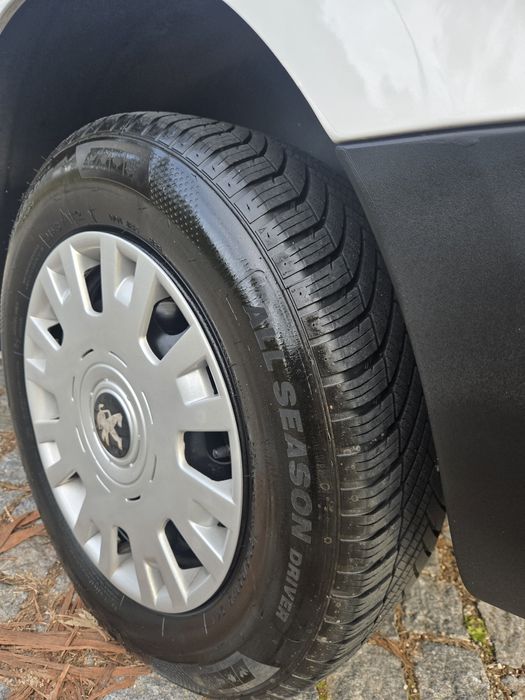 181mil km, completo, revisado com troca de distribuição, impecável