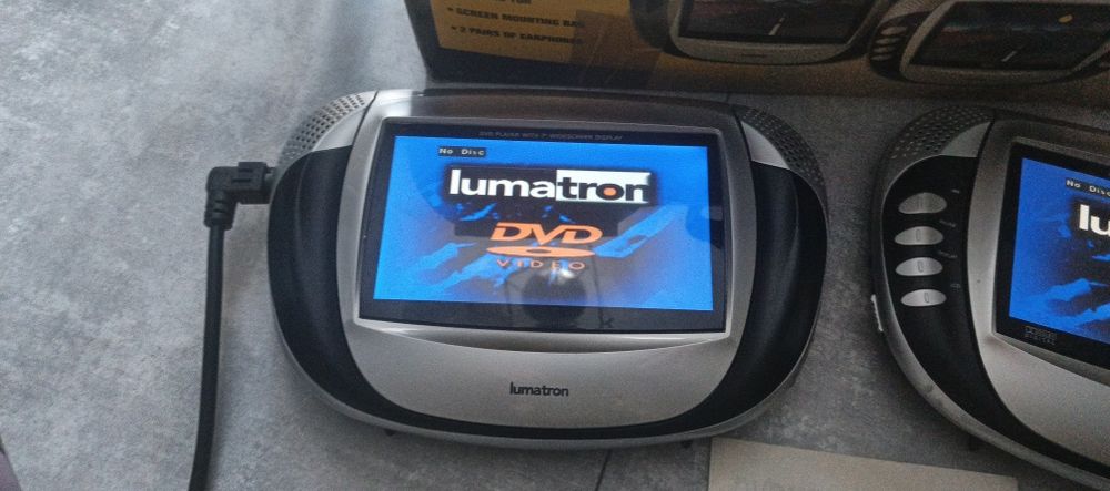 Dvd na zagłówki do auta