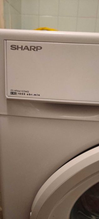 Pralka Sharp mało używana z 2022 roku.
