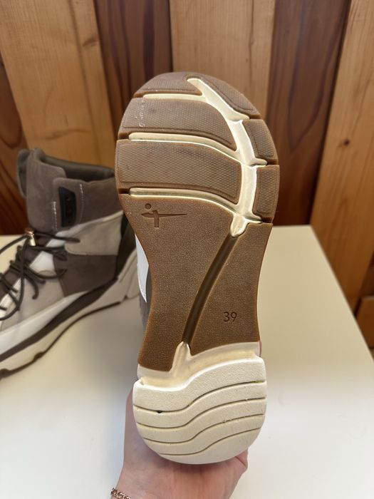 Жіночі високі кросівки Tamaris Fashletics 39р.