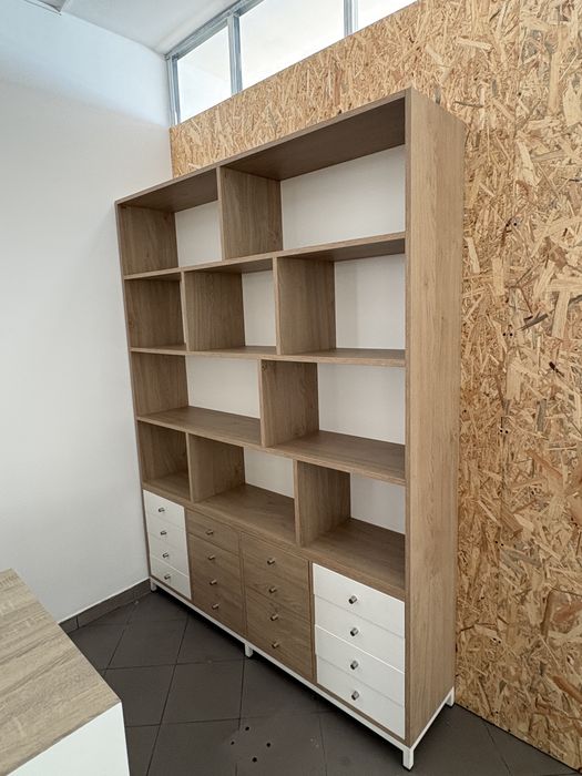 Conjunto Secretária + móvel de arrumação madeira robusta (não é IKEA)