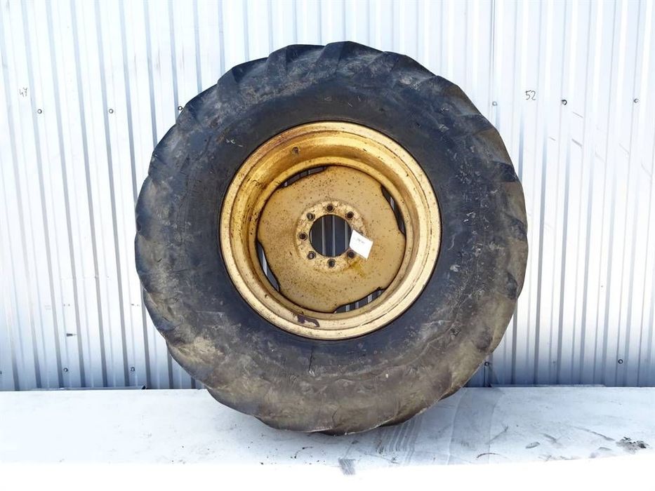 OPONA + FELGA  MASSEY FERGUSON 410