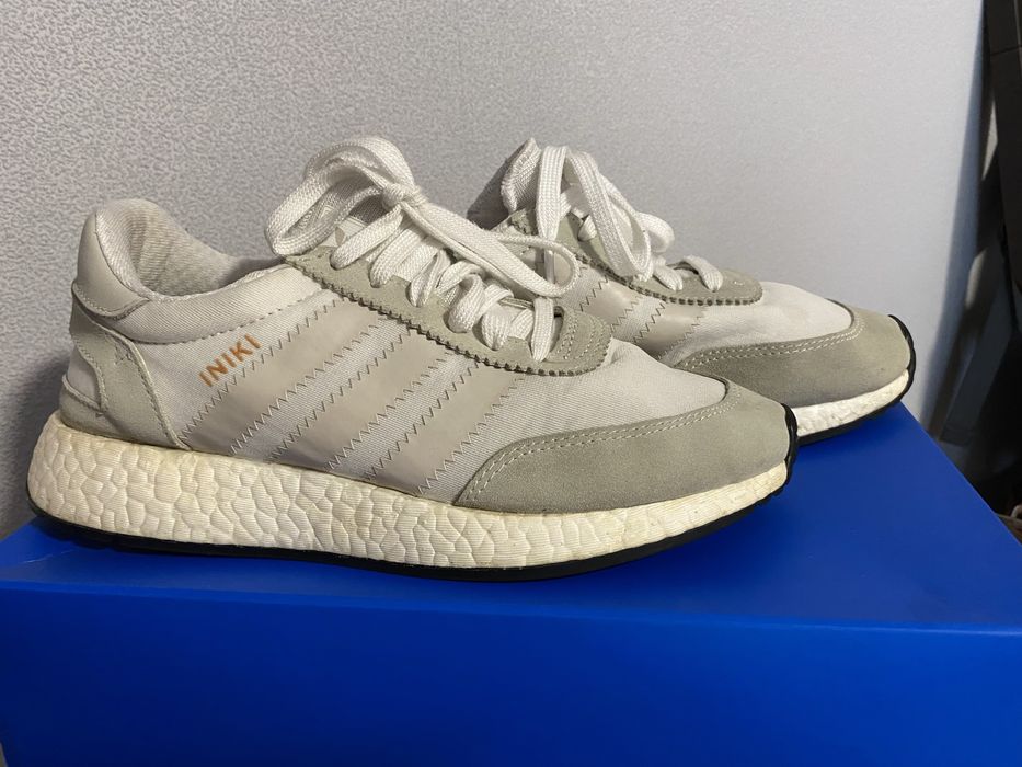 Jasnoszare sneakersy adidas iniki runner