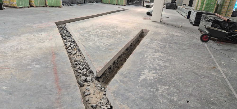 minikoparka z młotem, minikoparka z wiertnicą. RentSerwis wynajem