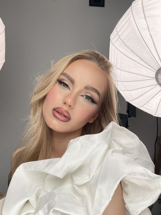 Makijaż okolicznościowy/ studniówkowy z dojazdem Warszawa i okolice