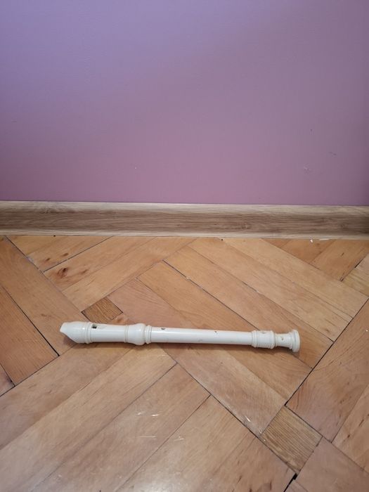 Flet prosty w bardzo dobrym stanie.