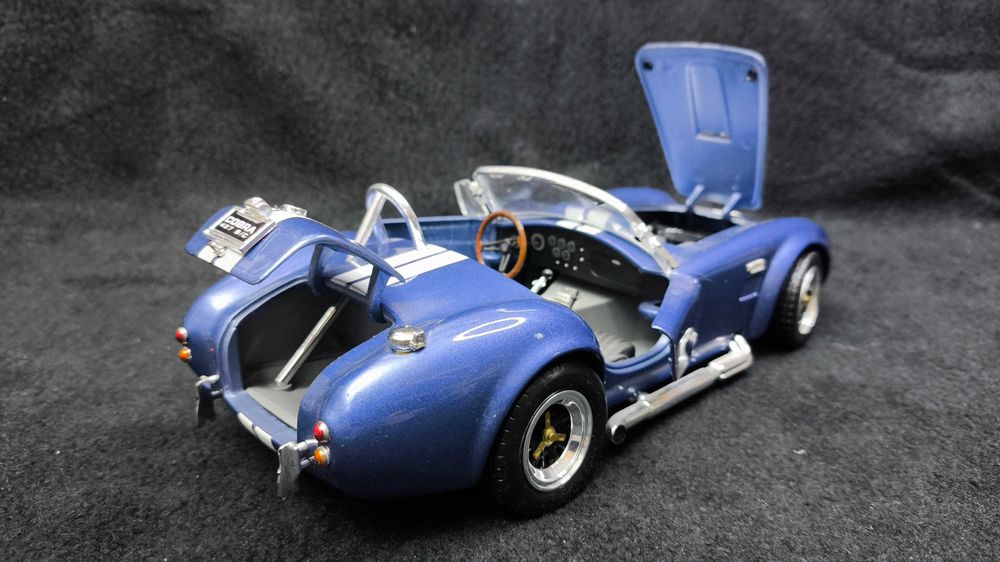 Модель авто 1.18 Shelby Cobra 427 SC (Road Legends)