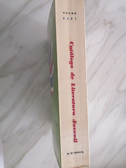 Livro catálogo de literatura juvenil