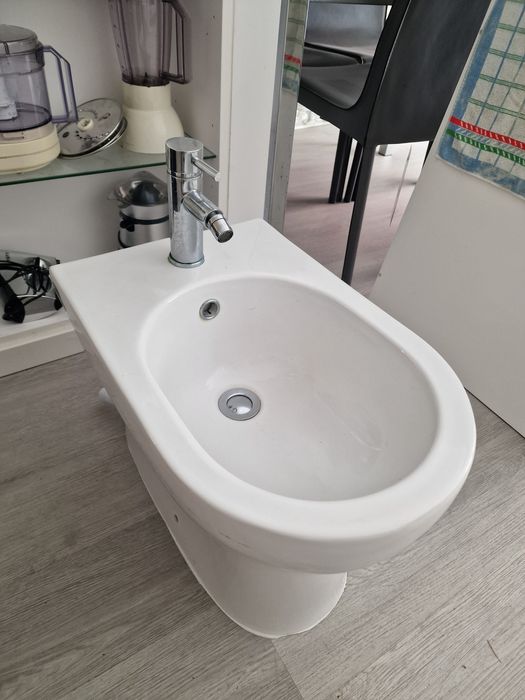 Bidé Sanindusa com torneira cromada – bom estado