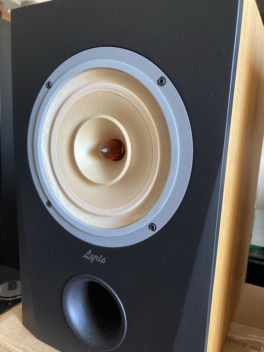 Lyrictech Riverside 8 colunas