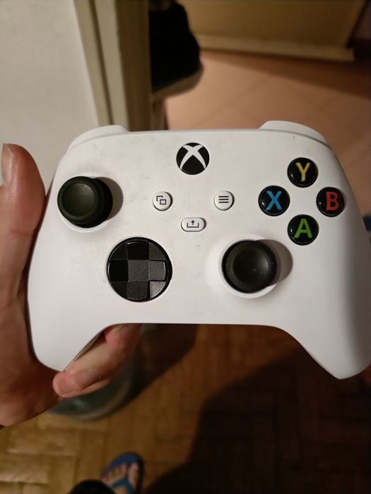 Xbox Series S 512GB (Como Nova) + Game Pass 12 Meses (Código) + Comando + Caixa