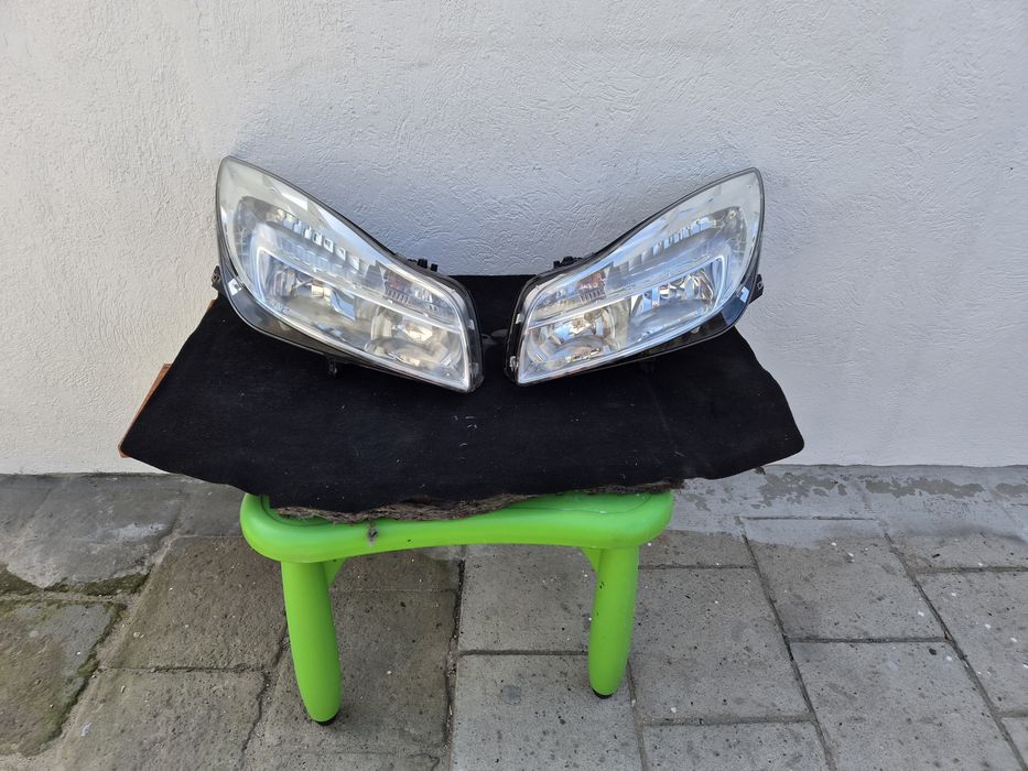 Lampy przednie Opel Insygnia 2010r.