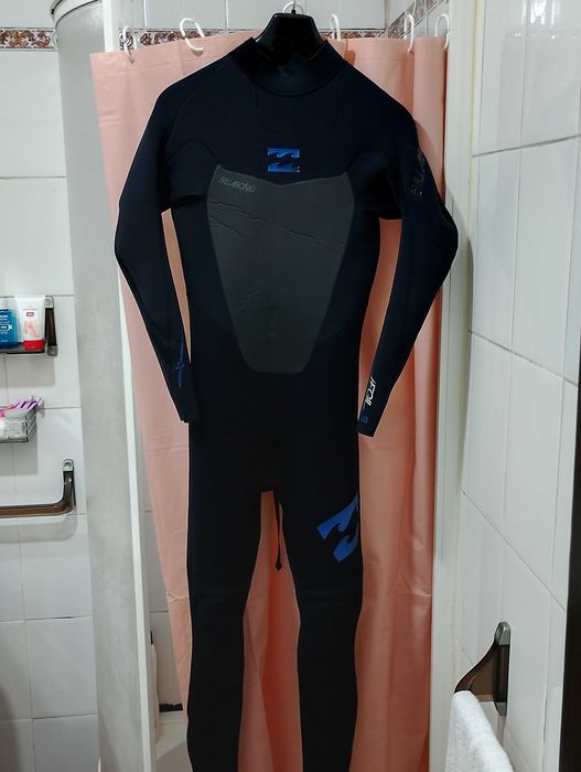 Fato de surf 4.3 como novo