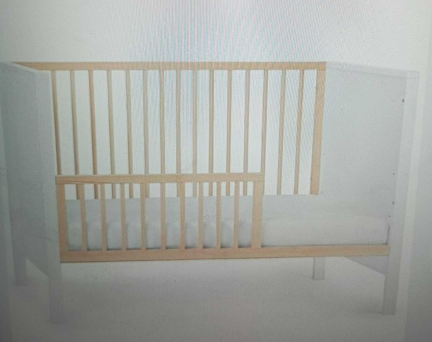 Berço De Madeira Convertível Mia Branca + colchão (como novos)