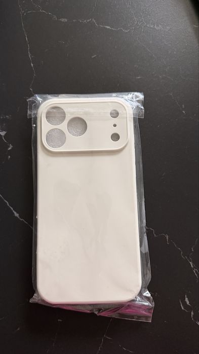 Силіконовий чехол на iphone 17 pro max, молочного кольору