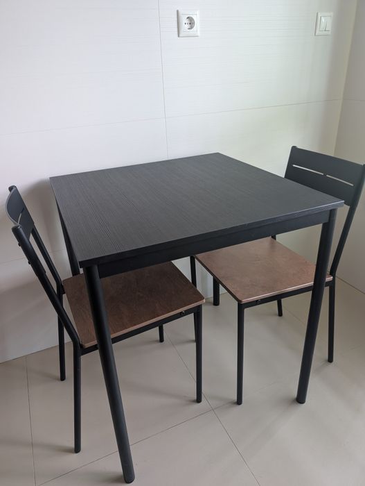 Mesa e 2 cadeiras