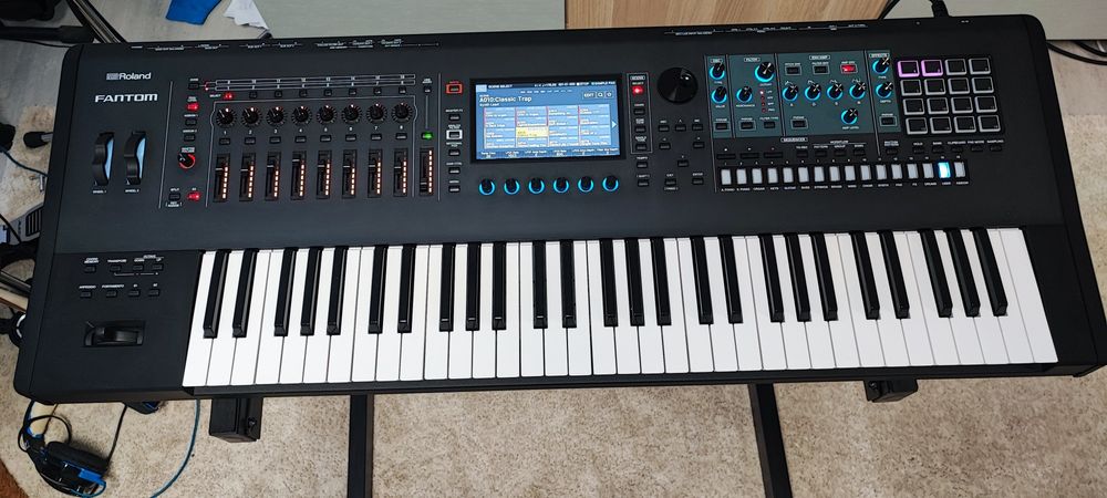 Roland Fantom 6 .