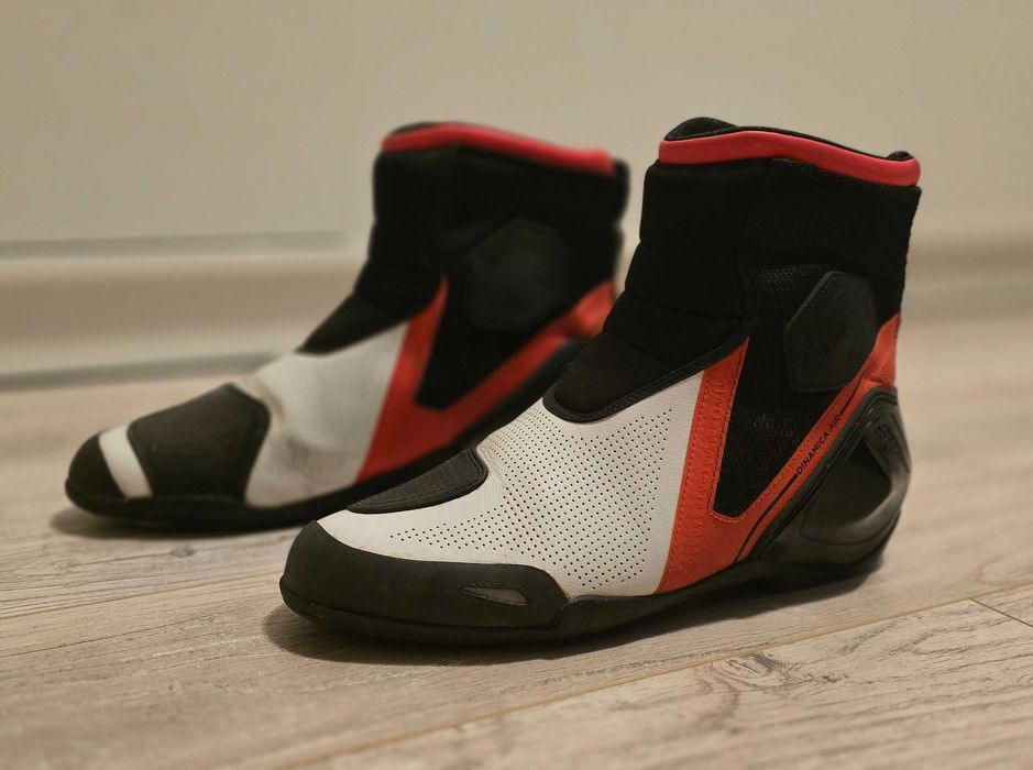 Odzież motocyklowa kombinezony, buty, rękawice