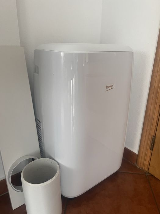 AC portatil BEKO com Wi-Fi + kit janela