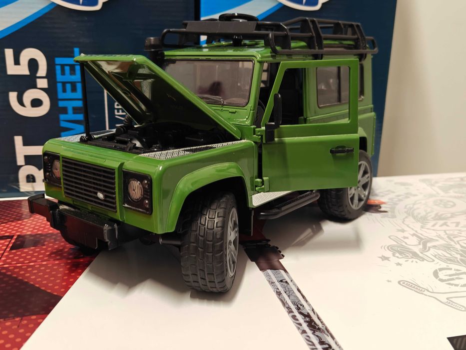 Myśliwy i Defender z Brudera