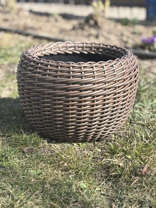 Кашпо з ротангу.
