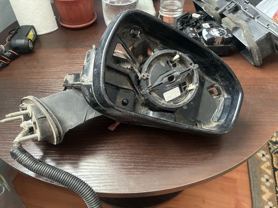 Корпус правого дзеркала форд фюжн