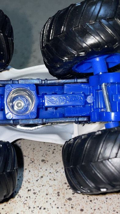 Hot Wheels Monster Trucks Акула (Shark) оригинал