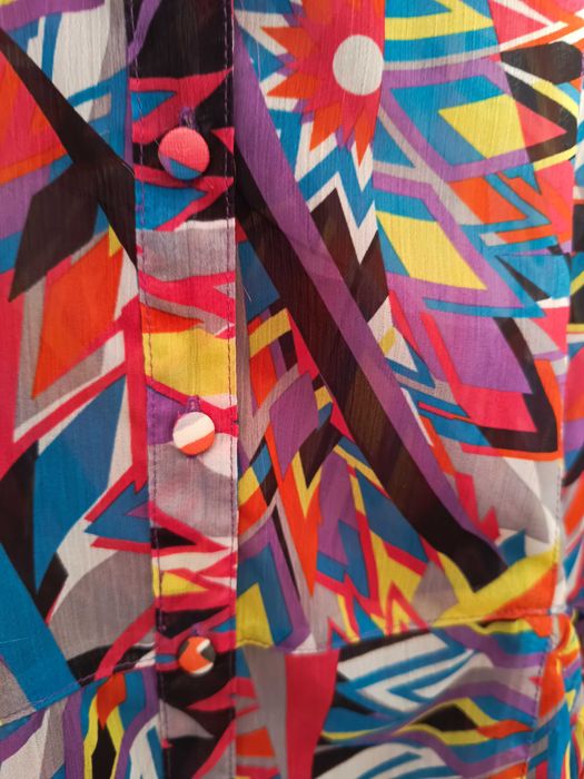 Camiseiro tamanho M botões forrados, mistura de cores com cito