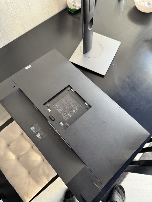 Монито Dell P2319H